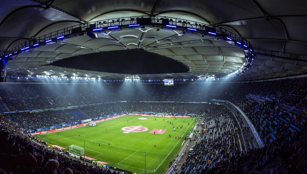 Stadion sepak bola tampak atas saat pertandingan